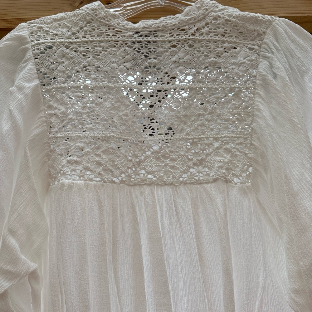 Aryn K. Anthropologie White Gold Crocheted Gauze Embellished Boho Blouse medium - Picture 6 of 15